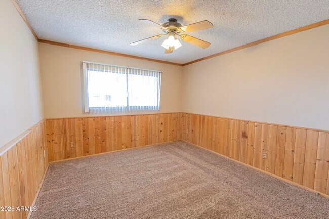 Building Photo - 1049 E Carter Dr