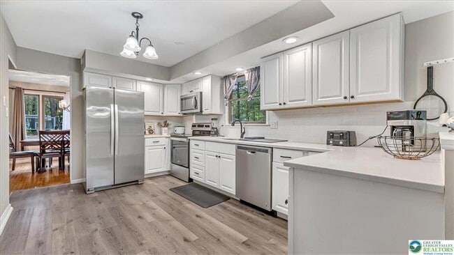 Building Photo - 115 White Oak Ct