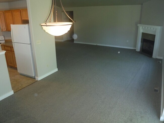 Building Photo - Beautiful Newly Renovated 3 Bedroom Home- ...
