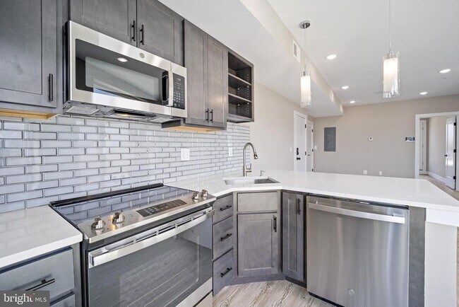 Building Photo - 1617 Rhode Island Ave NE