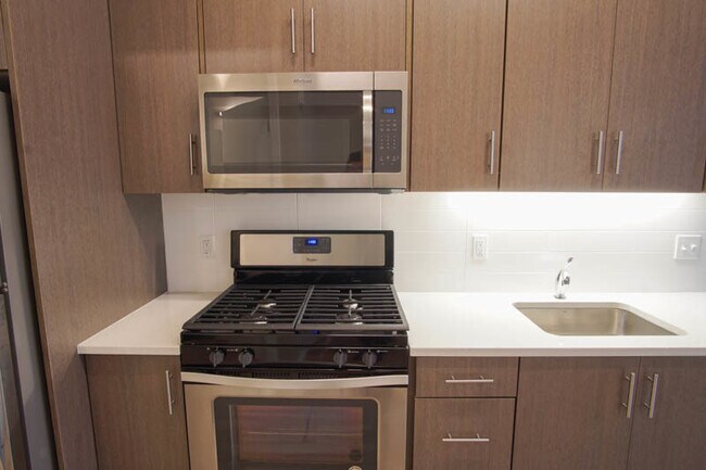 Building Photo - Sellwood-Great Modern Studio w/Dishwasher ...