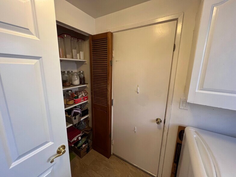 Pantry - 1642 Tahoe Dr