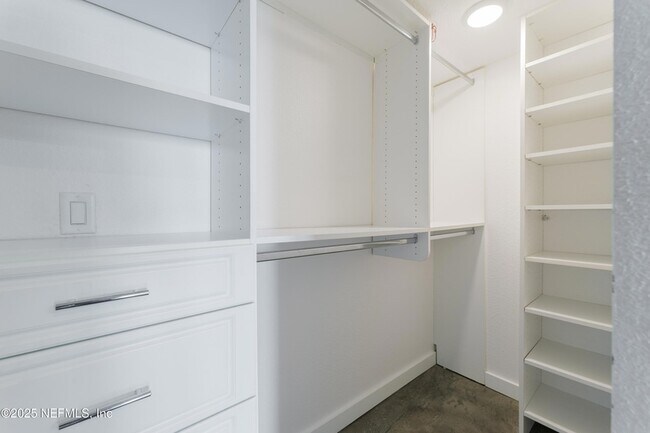 Building Photo - 275 1st St S