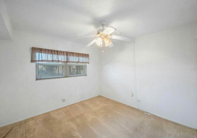 Building Photo - 11485 Oakhurst Rd
