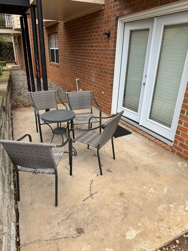 Building Photo - PETS CONDITIONAL + FURNISHED OPTION - Cute Sleepy Hollow Flats-Style Condo!