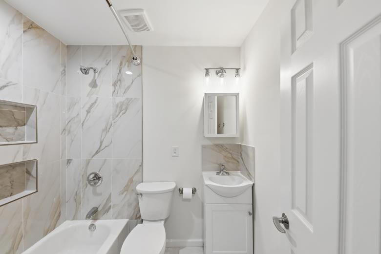 Building Photo - Room in House on Lincoln St SW