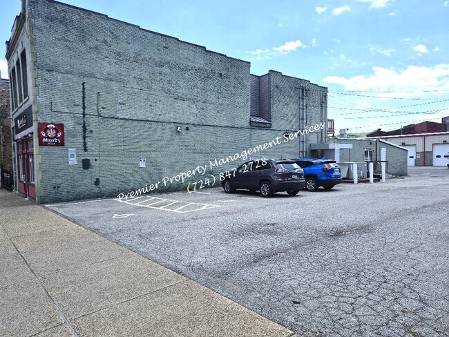 Building Photo - 538 Midland Ave