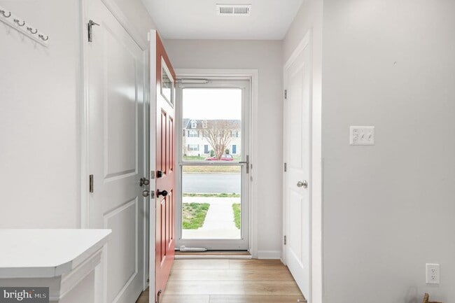 Building Photo - 7233 Statesman Blvd