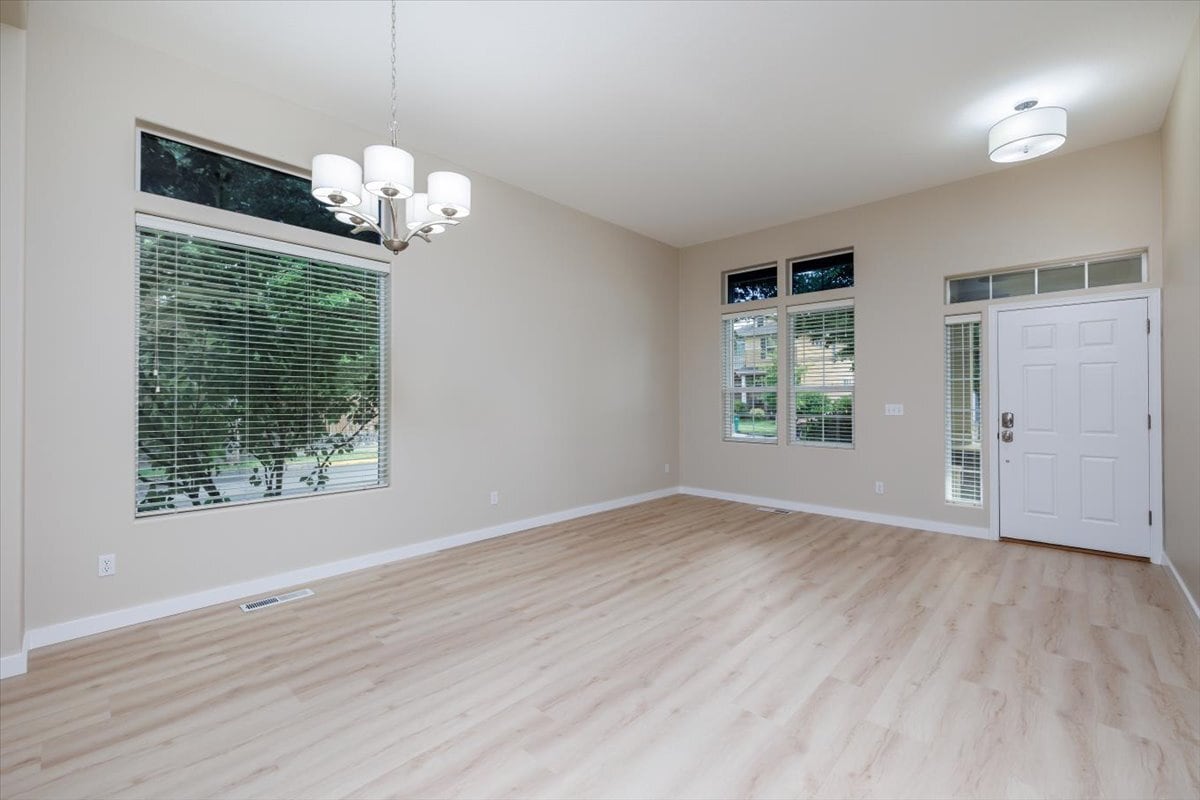 Living/Dinning & Entry Door - 281 N Royal Oak St