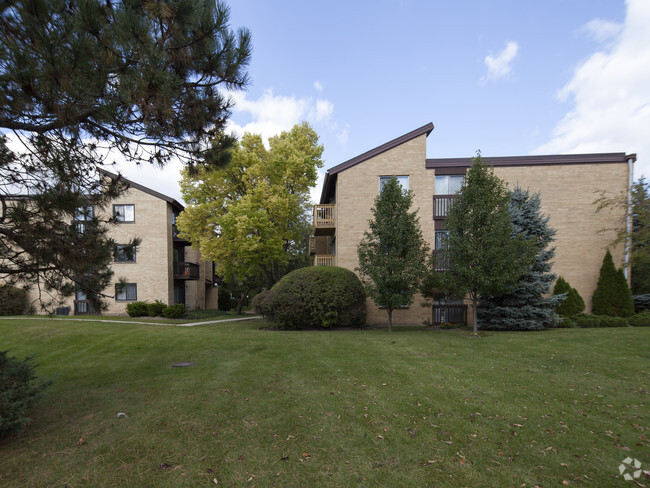 Building Photo - 1150-1151 S Forums Ct