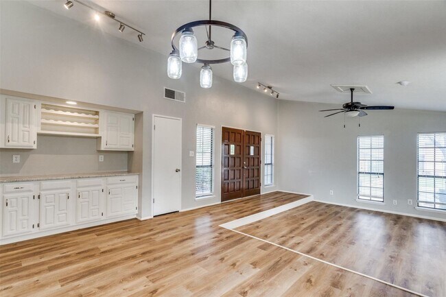 Building Photo - Spacious 3 Bedroom, 2 Bath Rental in Plano...