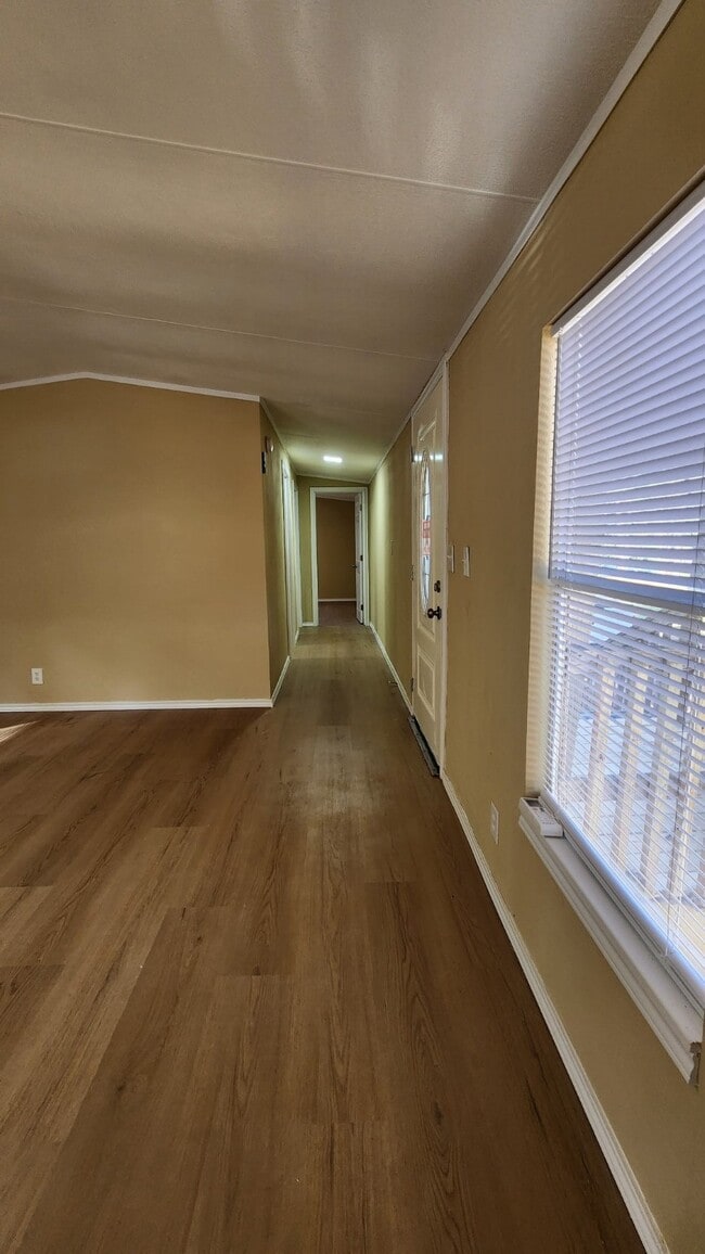 Building Photo - 13151 S Lee Shore Dr