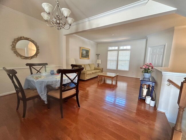 Building Photo - 930 Rainier Rd