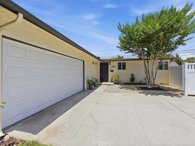 Building Photo - 1509 W Santa Clara Ave