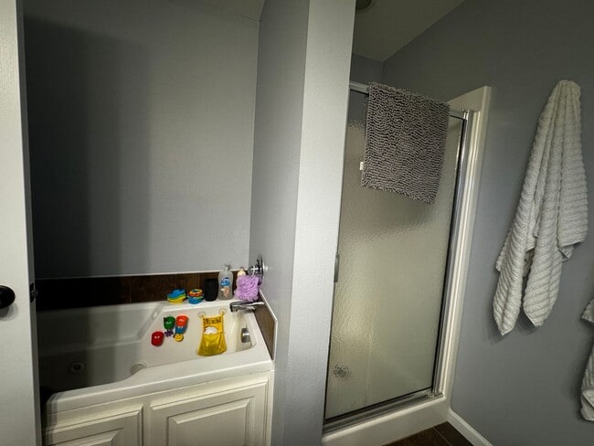 Building Photo - Charming 3-Bedroom, 3-Bathroom Home with V...