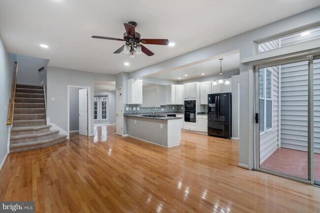 Building Photo - 8648 Royal Worcester Ln