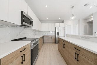 Building Photo - 40 Center St