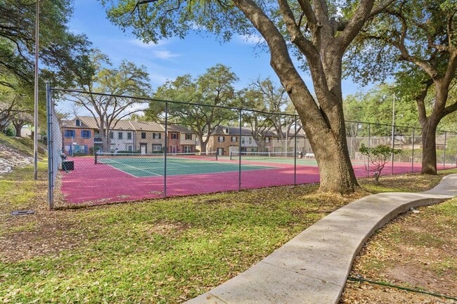 Building Photo - 6631 Valleyside Rd