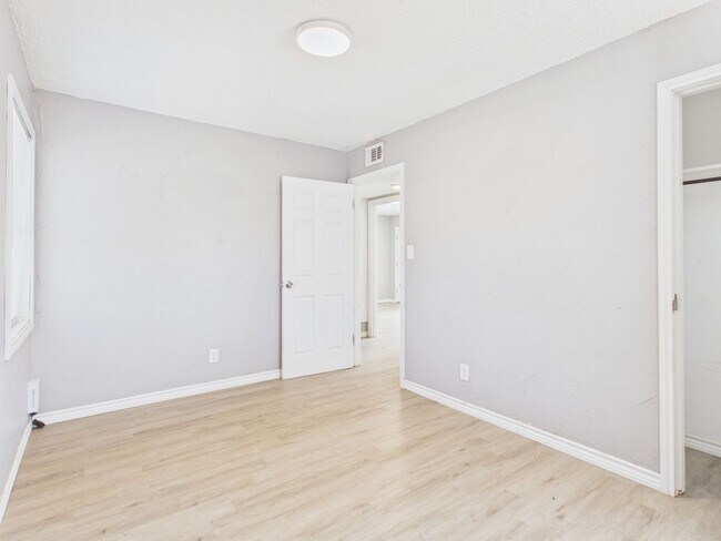 Building Photo - 3010 Westhaven Dr