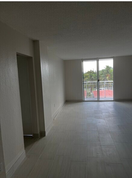 Living/dining area - 1251 NE 108th St