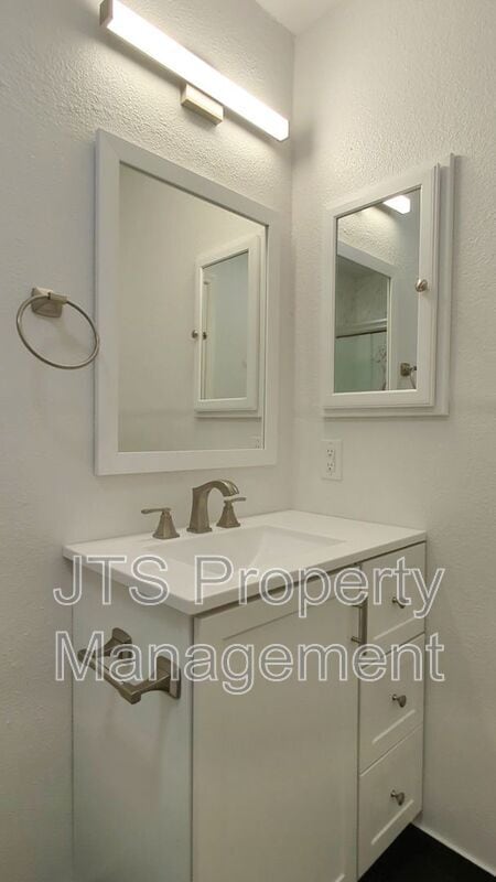 Building Photo - 10402 S White Rock Rd