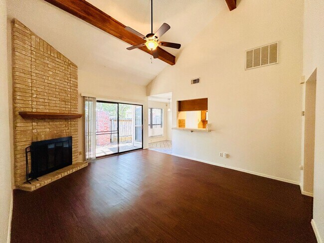 Building Photo - 3801 Manchaca Rd #1 78704 | 1 bed 1 bath $1495