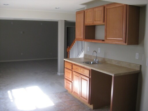 Building Photo - Beautiful 5 Bedroom Home for Rent on Creek...