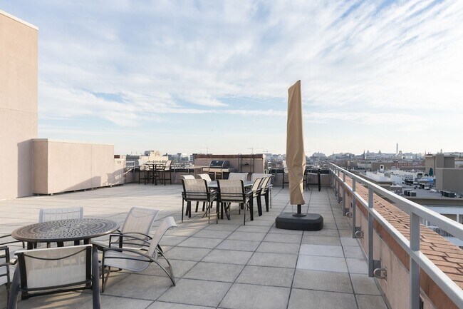 Building Photo - Luxury U St Condo | 2 Bed + Den | 2 Bath | 1,350 Sf | Large Balcony | 1 Garage Parking Space