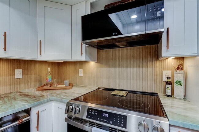 Building Photo - 2673 Sabal Springs Cir