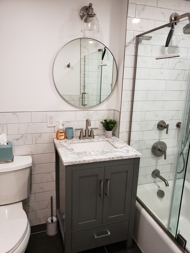 Building Photo - 15 E 117th St