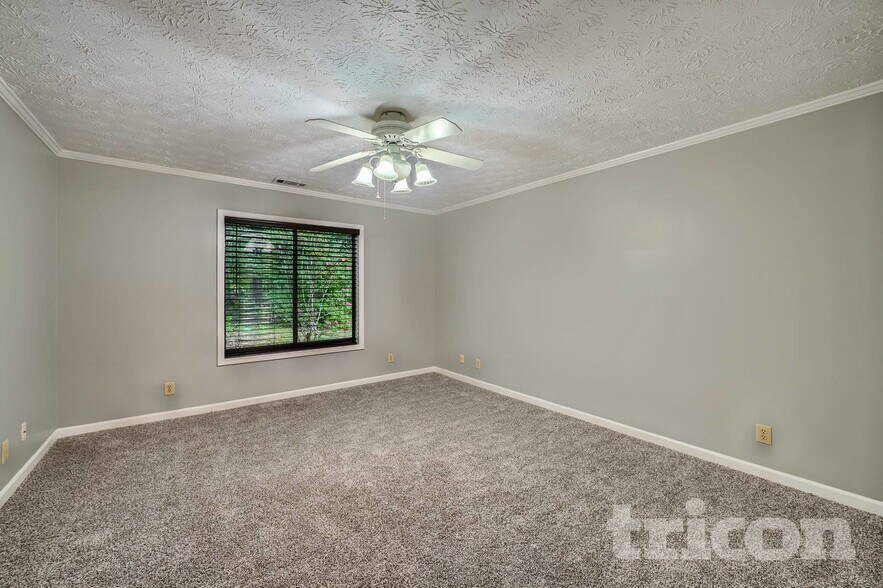 Building Photo - 3944 River Dr SW