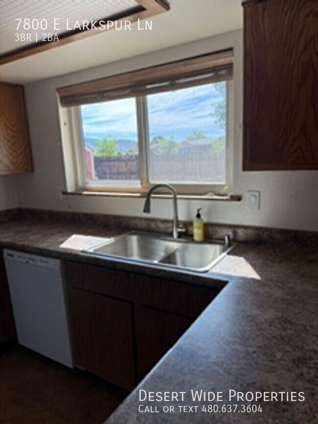 Building Photo - 7800 E Larkspur Ln