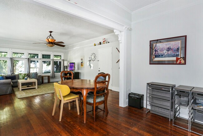 Building Photo - 230 N Bonnie Brae St