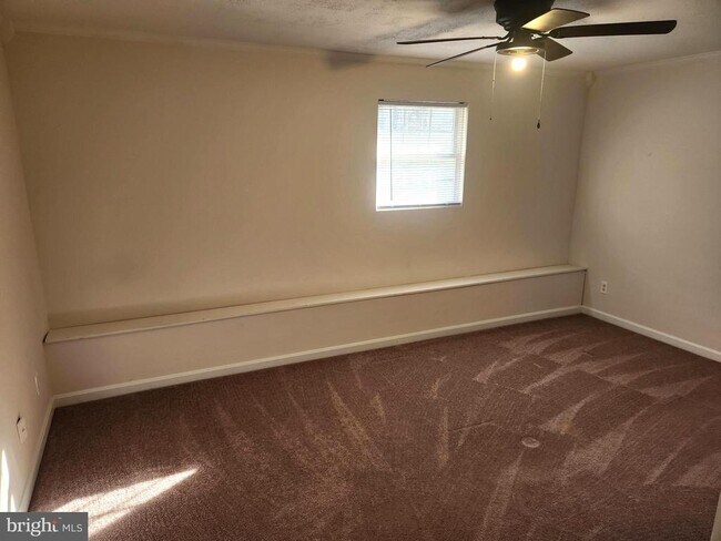 Building Photo - 37130 Mowry Ln