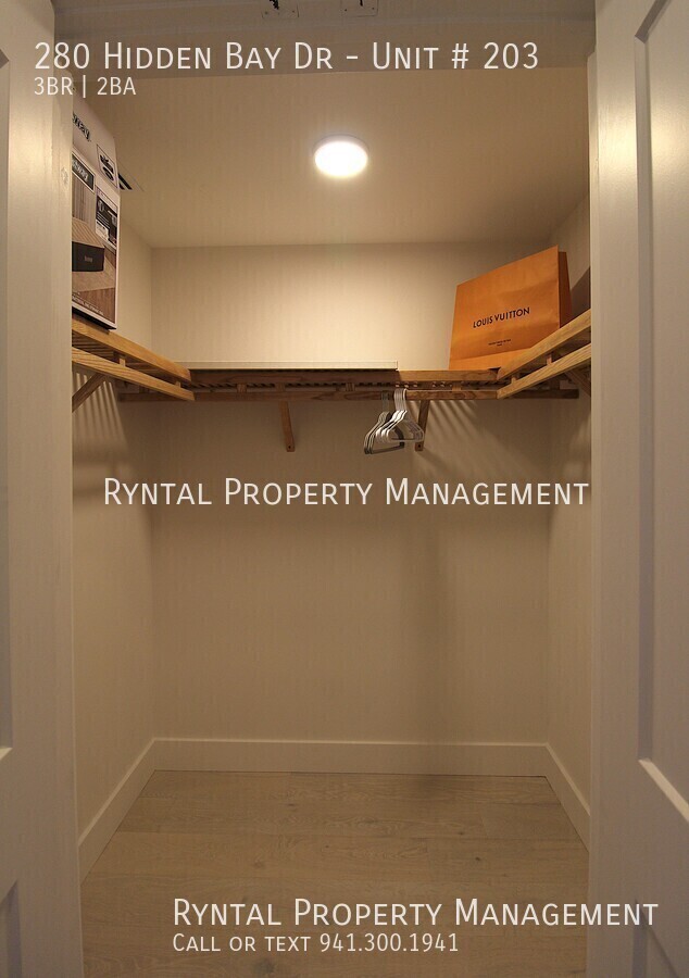 Building Photo - 280 Hidden Bay Dr