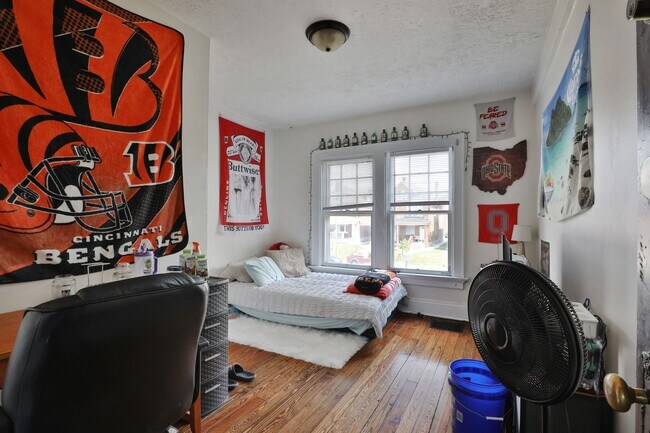 Building Photo - GREAT OSU SOUTH CAMPUS LOCATION - Ridiculously Nice back deck and off-street parking for everyone