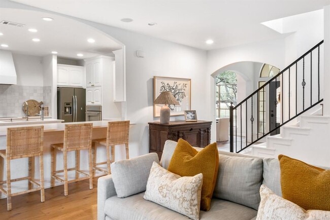 Building Photo - 403 Stirrup Dr