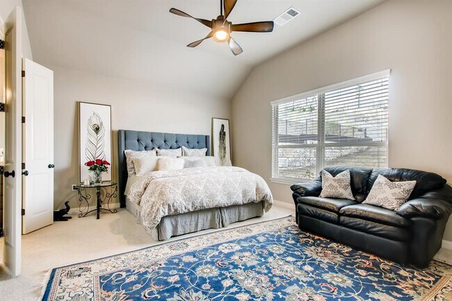 Building Photo - 303 Highland Village Cove