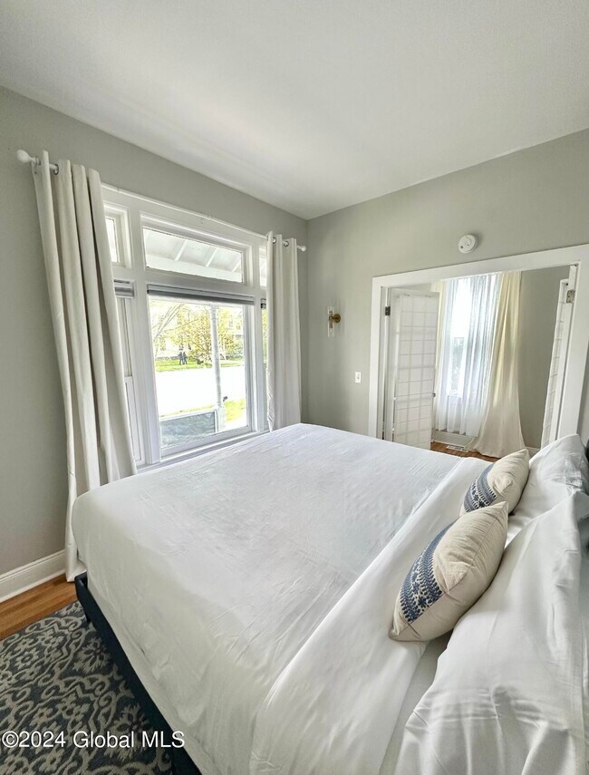 Building Photo - 163 Lake Ave