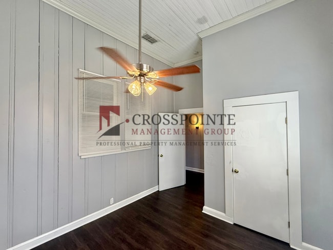 Building Photo - Tour Today! 3 Bedroom, 2 Bathroom House!