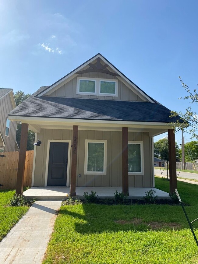 Building Photo - 205C Sterling