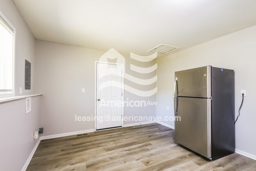 Building Photo - 3967 Downes Dr