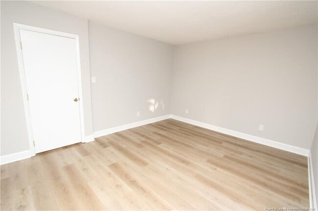 Building Photo - 118 Manhattan Ct