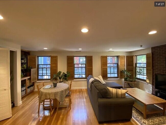 Building Photo - 3 Devens St