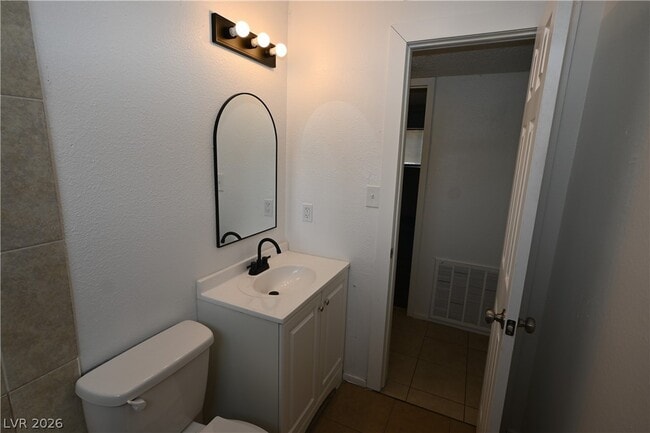 Building Photo - 2301 Stewart Ave