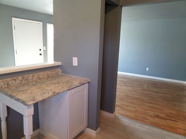 Building Photo - Super Cute & Updated 3 Bedroom House FOR R...