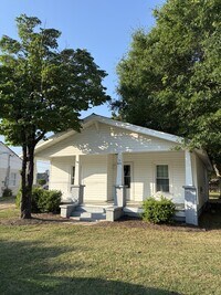 Building Photo - 604 E Church St