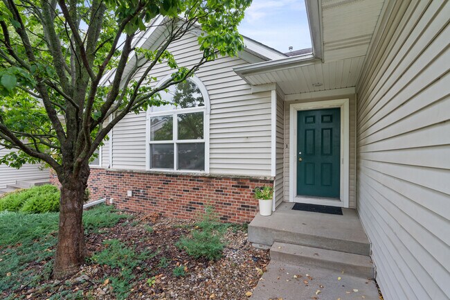 Building Photo - 13 Redtail Ct