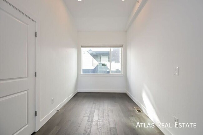 Building Photo - 2016 N Bryant St