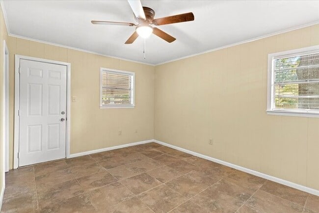 Building Photo - 122 Clarence Dr